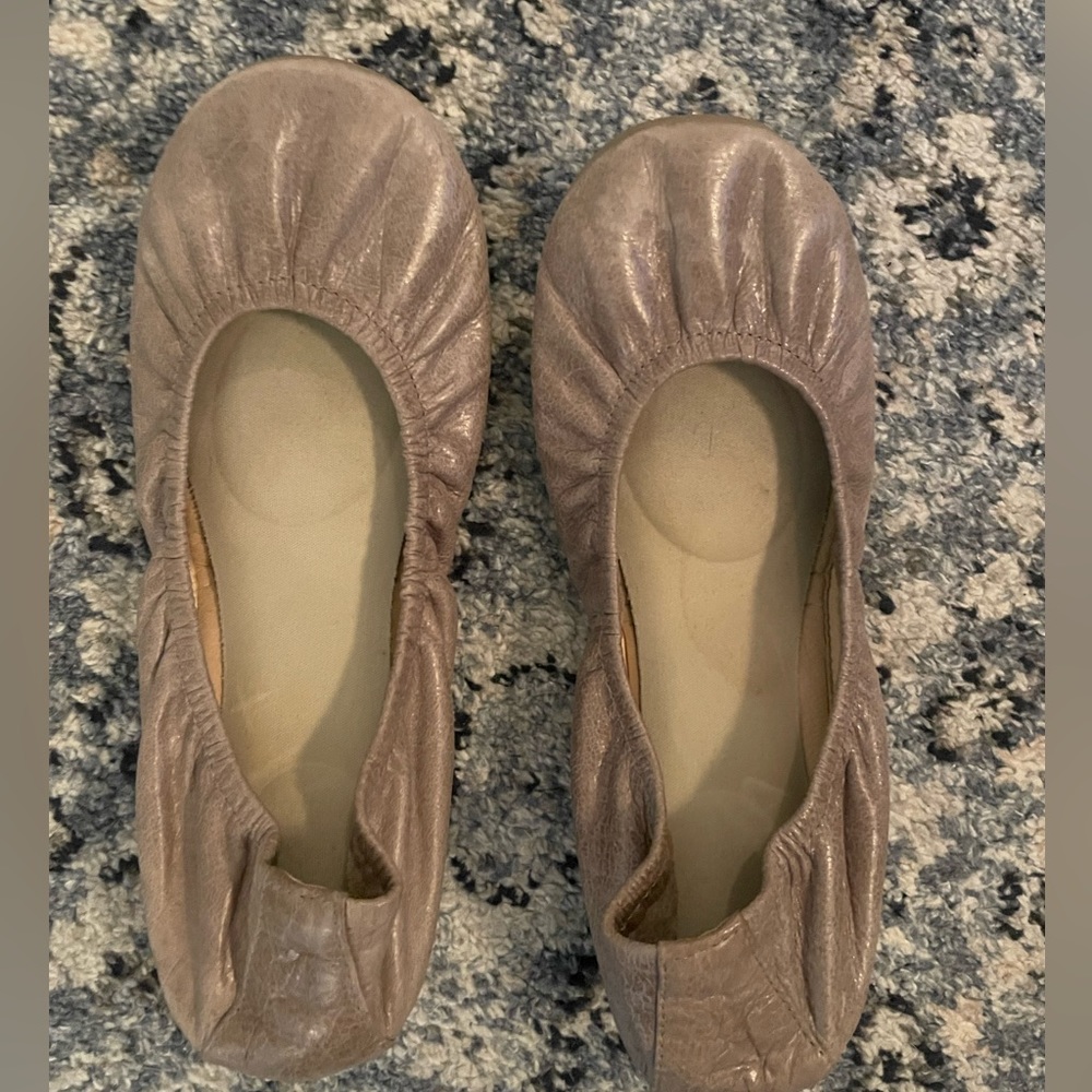 Storehouse Flats taupe gray oil tanned ballet flats size 8